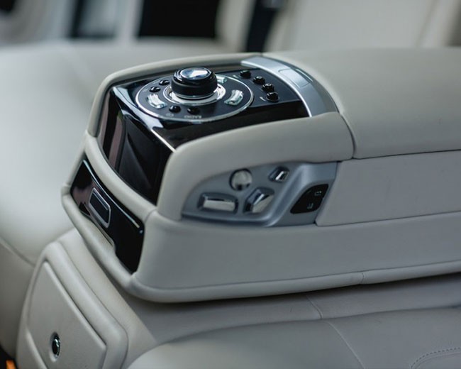 Modern Wedding Cars image 18