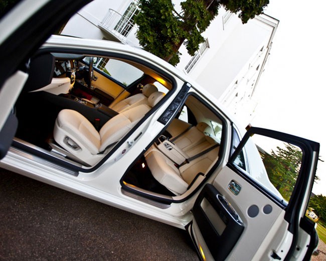 Modern Wedding Cars image 18